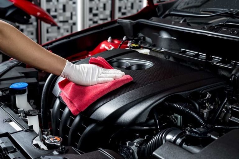 Hướng dẫn chi tiết các bước vệ sinh khoang máy ô tô