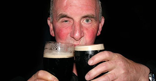 đỏ mặt khi uống rượu bia