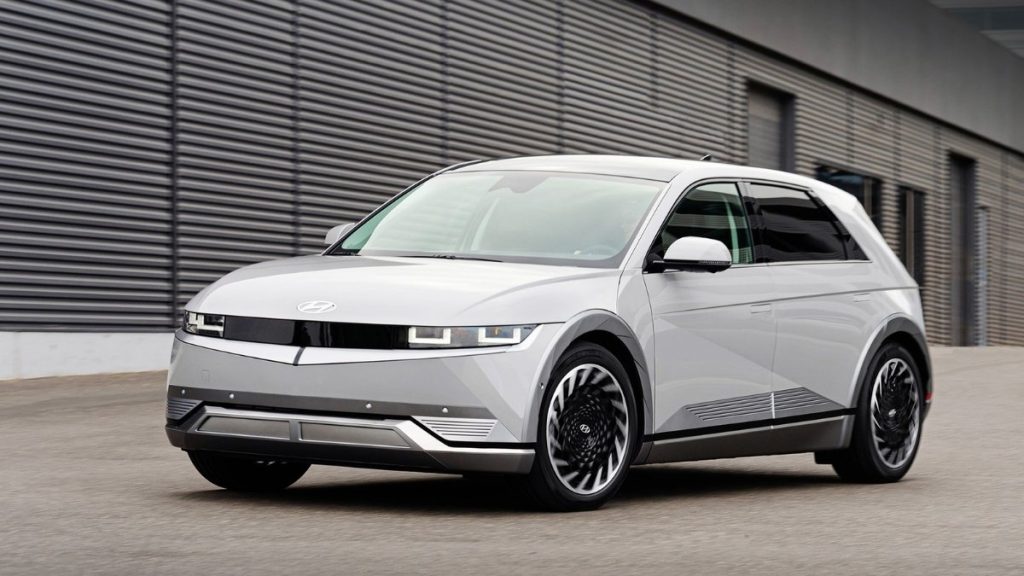 cách đuổi chuột khỏi ô tô điện, xịt đuổi chuột ô tô engine cleaner
